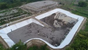 Geomembrane Alfa dan Geotextile dalam Melapisi TPA Traketon Klaten