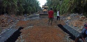 Pemasangan Geocell untuk Perkuatan Badan Jalan