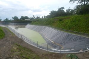 Pemasangan Geomembrane HDPE untuk Kolam Limbah & Perikanan